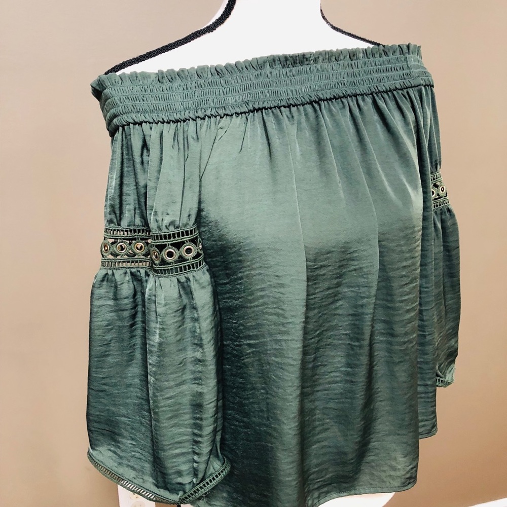 Jennifer Lopez off shoulder top